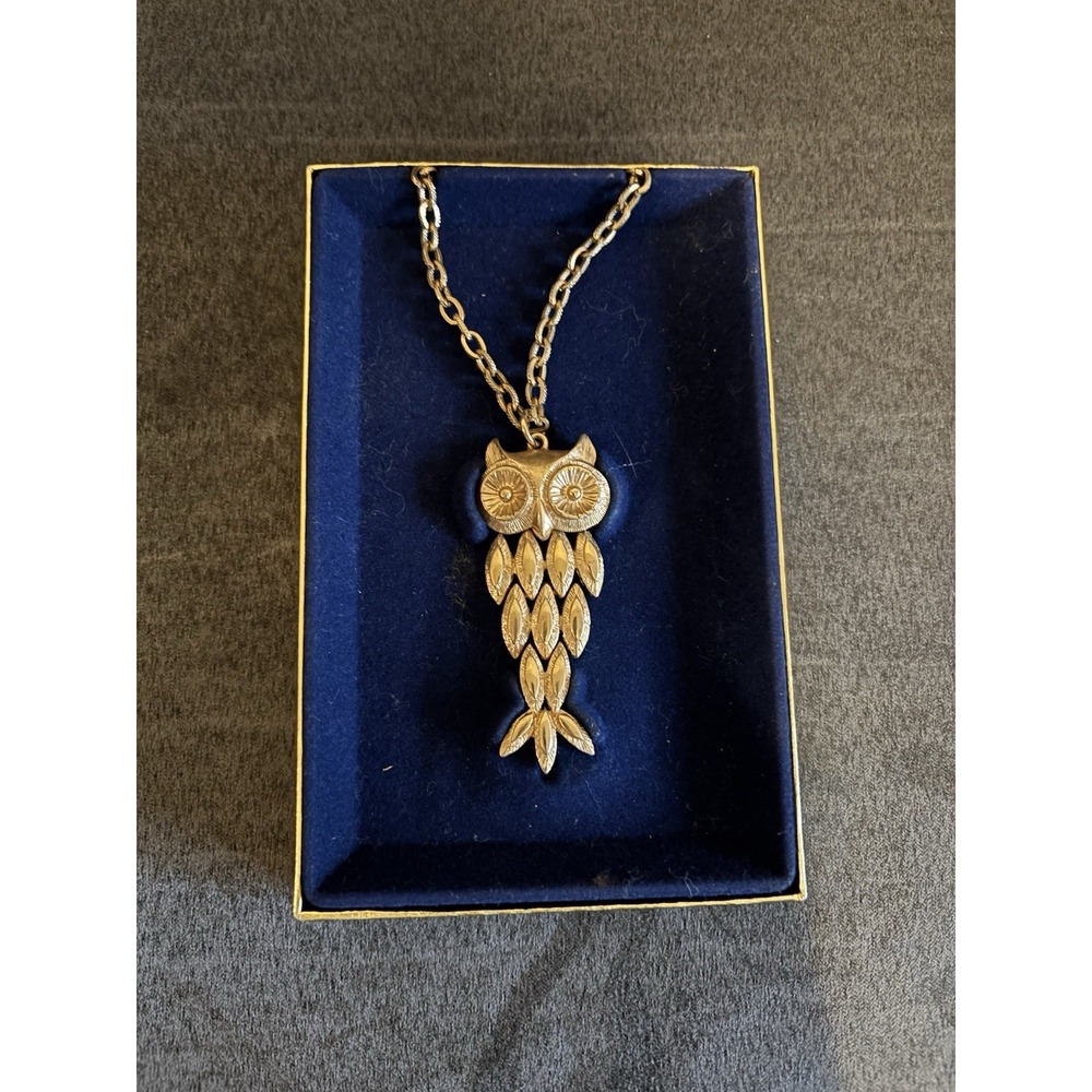 VTG 1960s Avon Articulated Moving Owl Gold Tone Pendant Necklace New In Orig Box